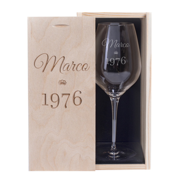 Engraved birthday wine glass Engraved birthday wine glass