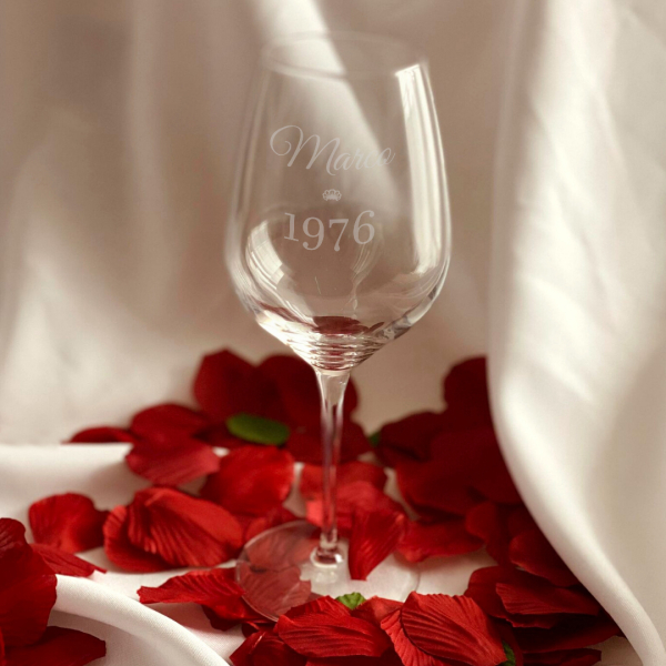 Engraved birthday wine glass Engraved birthday wine glass