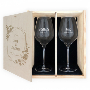Love gift box with 2 personalised wine glasses Love gift box with 2 personalised wine glasses