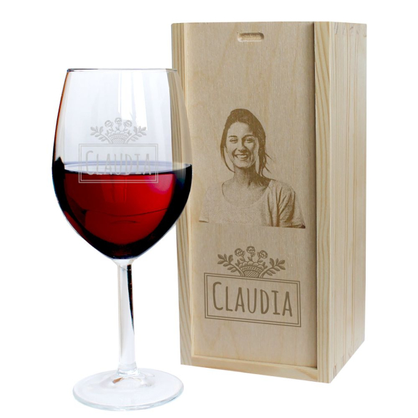 Personalised wine glass with name and photo box Personalised wine glass with name and photo box