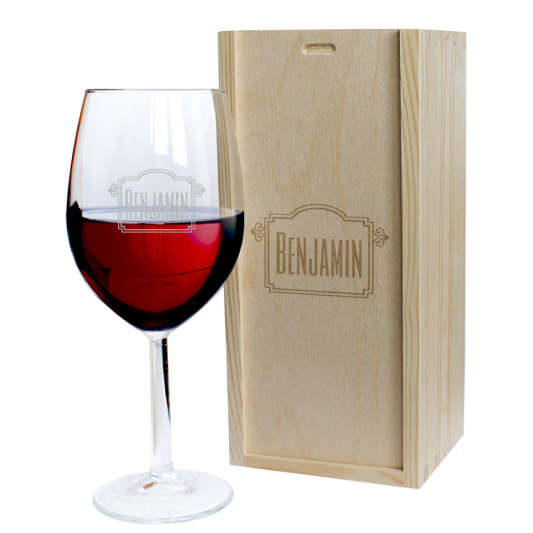 Wine glass engraved with name Wine glass engraved with name