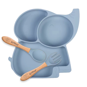 Elephant plate and engraved cutlery Elephant plate and engraved cutlery