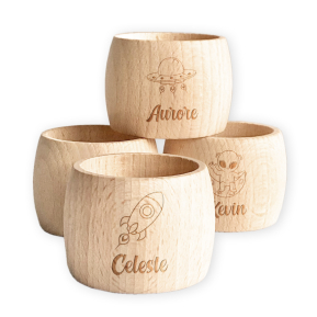 Engraved wooden napkin ring � cosmos design