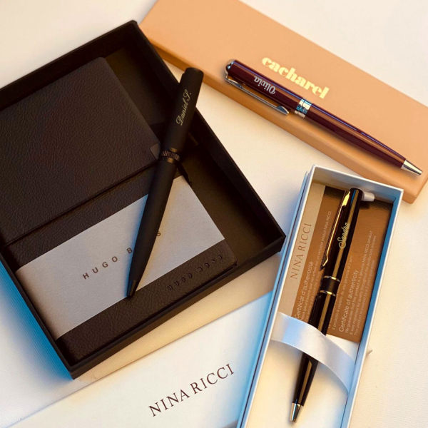 Hugo Boss gift set with notebook and ballpoint pen