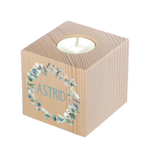 Wooden candleholder with plant crown motif