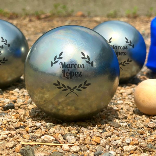 Personalised pétanque balls with designs