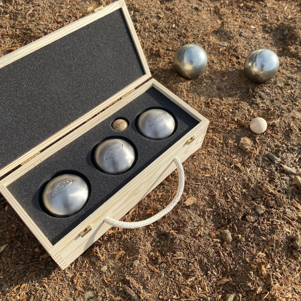 Personalised pétanque balls with designs